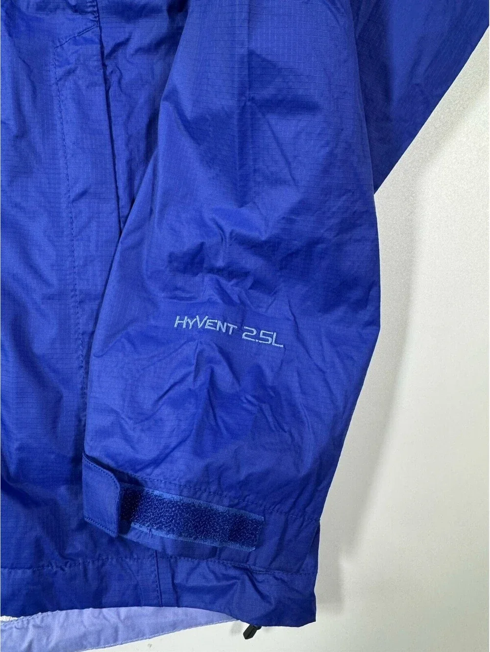 The North Face HyVent 2.5L Hooded Rain Jacket Blue Men’s M Waterproof